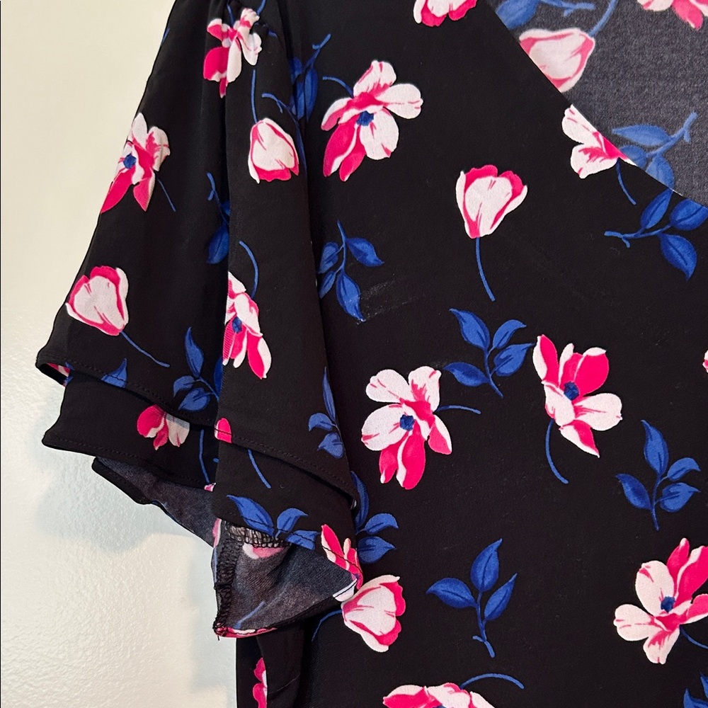 Calvin Klein Top with Pink and Blue Floral Design - Picture 2 of 9
